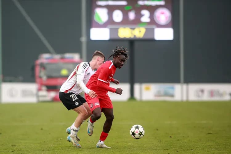 Piłkarz Midtjylland dźgnięty nożem!