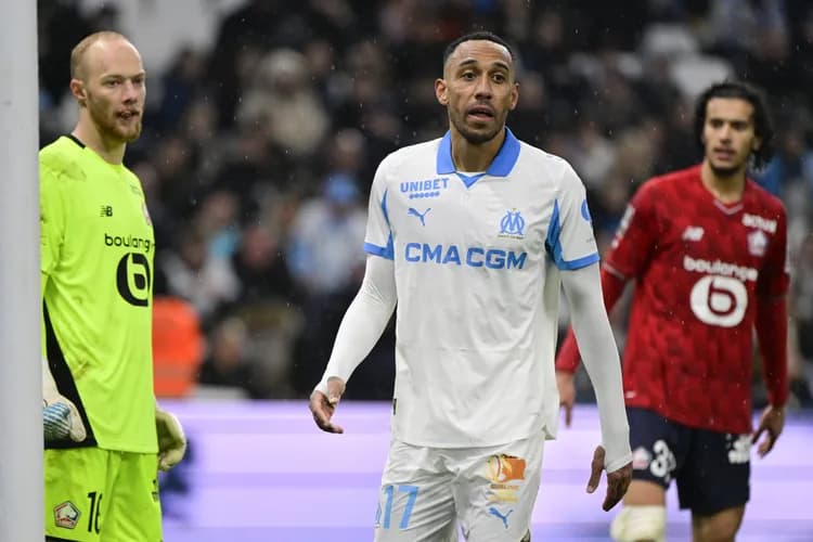Aubameyang zawieszony za...  użycie gaśnicy? XD