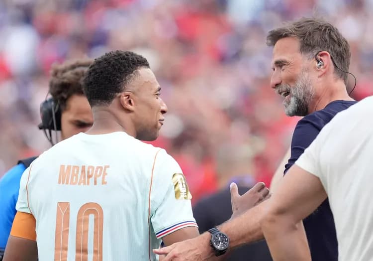 Mbappe był o krok od transferu do angielskiego giganta! Trener ujawnił po latach😱