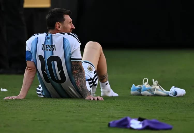 Lionel Messi skupia się na rodzinie po stracie ojca