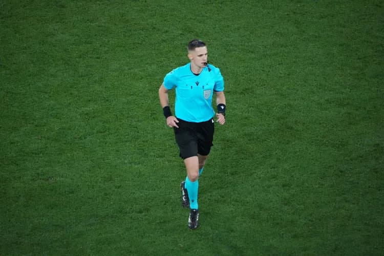 Damian Sylwestrzak sędzią w meczu Ferencvaros z Viktorią Pilzno