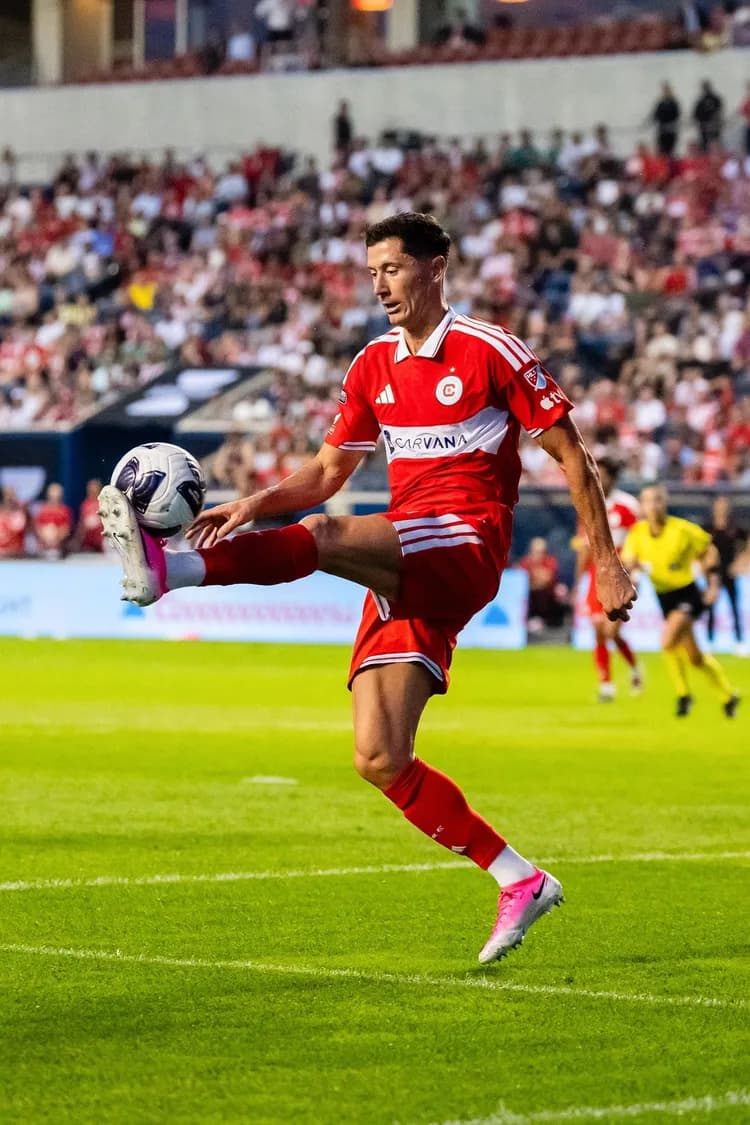 Robert Lewandowski bez gola po kontrowersyjnej decyzji sędziego