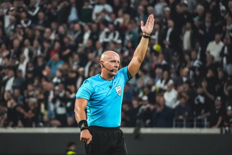 Szymon Marciniak poprowadzi mecz Holendrów 
