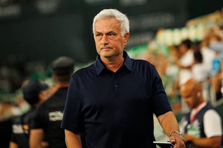 FC Barcelona ostrożna w reakcji na powrót Mourinho