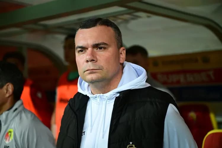 Kontrowersje w PZPN: wyciek SMS-ów trenera Siemieńca