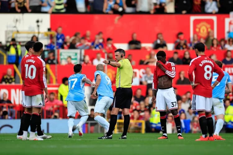 Są konsekwencje błędu sędziów VAR z derbów Manchesteru!