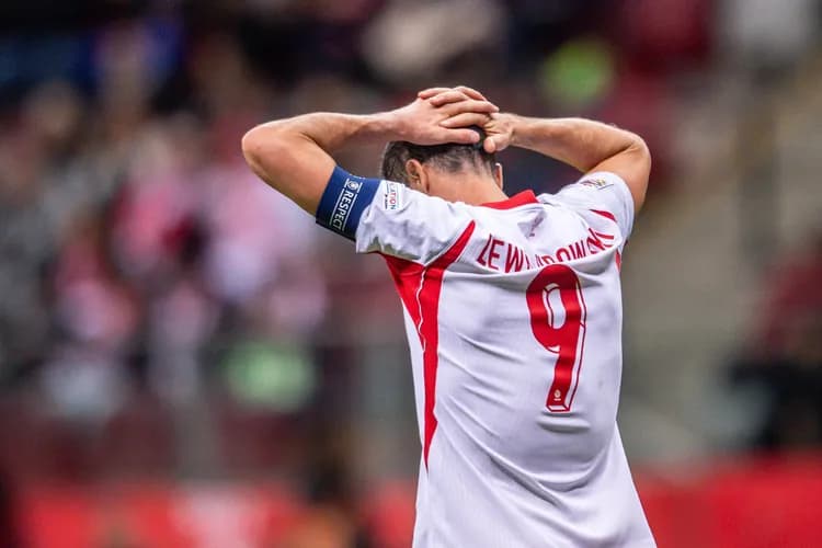 Lewandowski powinien usiąść na ławce ze Szwecją?