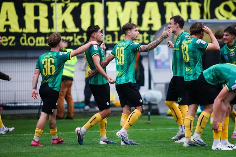 SIARKA TARNOBRZEG PROWADZI Z LECHEM POZNAŃ❗