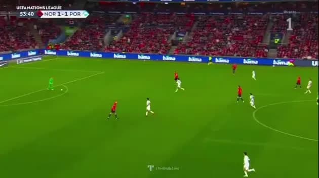 Kuriozalny błąd bramkarza [VIDEO]