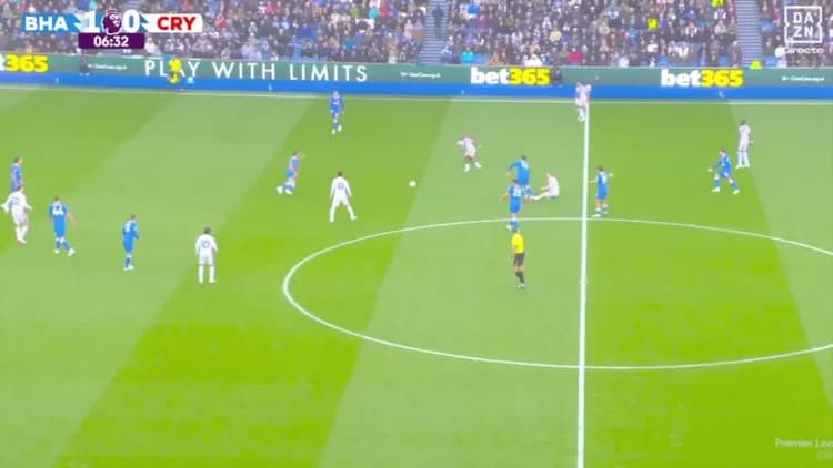 GOL Z POŁOWY BOISKA‼️ 🤯 [VIDEO]