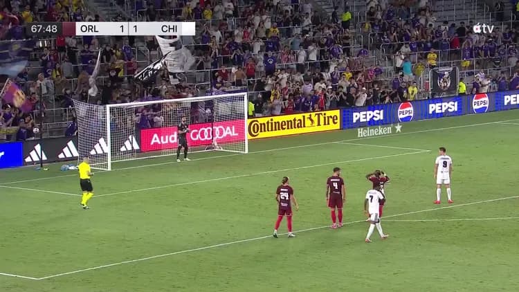 Lewandowski DAŁ ZWYCIĘSTWO swojej drużynie! Kolejny gol Polaka [VIDEO]