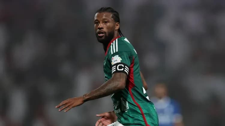 Chelsea rozważa zatrudnienie Wijnalduma po sprzedaży Fernandeza