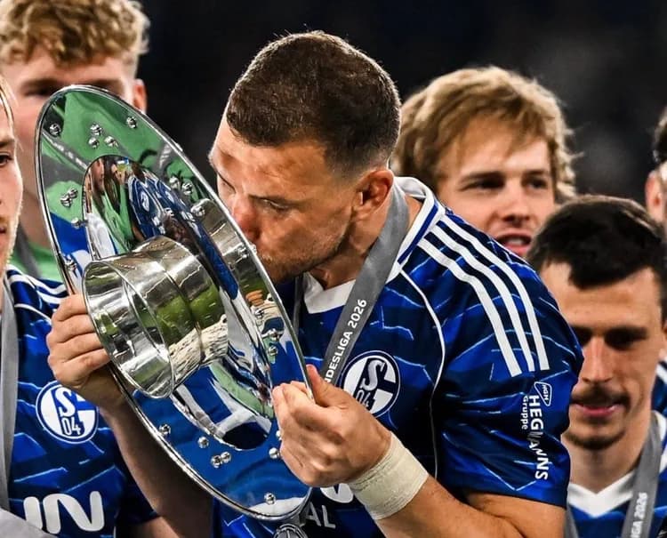 Edin Dzeko kontynuuje przygodę w Schalke!