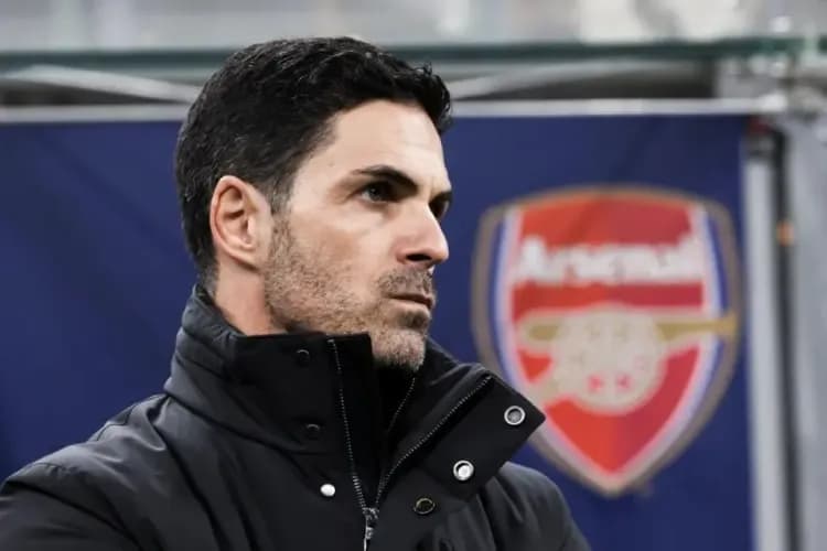 Arsenal liczy na Alvareza, ale Barcelona nie odpuszcza