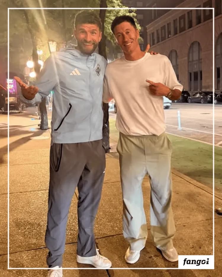 Meczu może nie było, ale Lewy i tak spotkał się ze starym przyjacielem 🤩