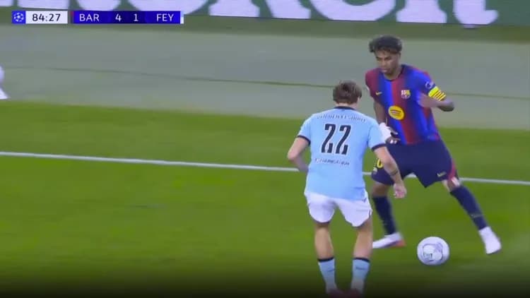 BARCA PONOWNIE STRZELA 5 RAZY 🤯 [VIDEO]