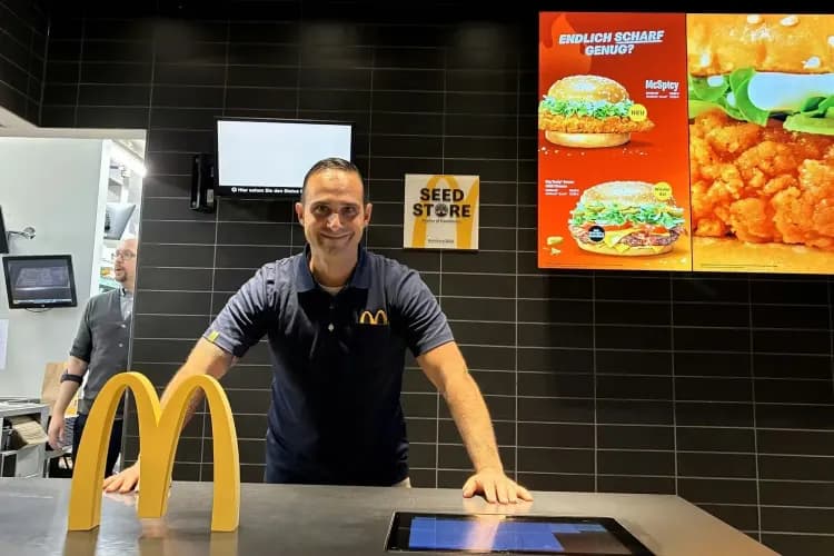 Prowadził Werder Brema i Herthę, teraz pracuje w McDonald’s