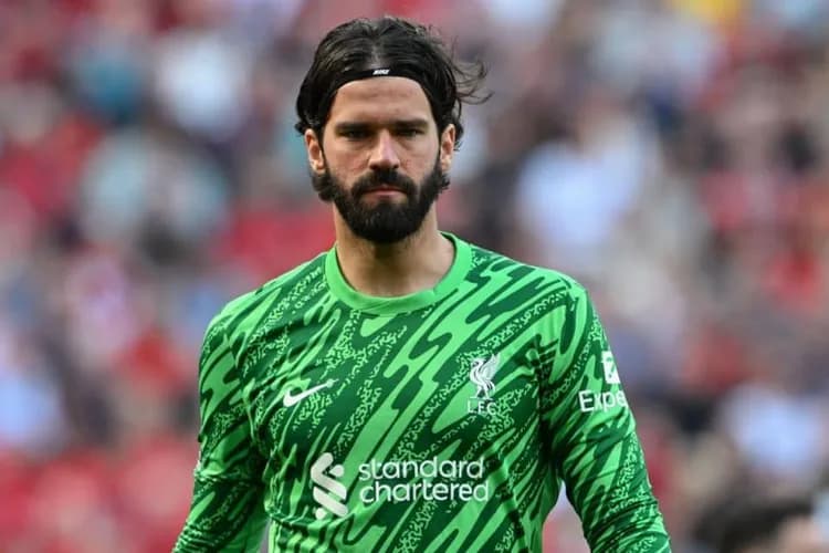 Co czeka Alissona Beckera w Liverpoolu? Brak decyzji