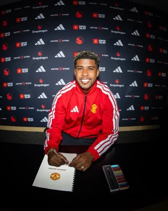 OFICJALNIE: Andrey Santos zaprezentowany przez Manchester United ✅