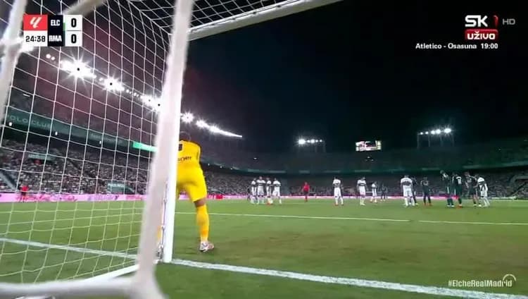 Real Madryt prowadzi po golu z rzutu wolnego! [VIDEO]