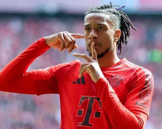 Michael Olise wciąż w Bayernie: dlaczego Mbappe nie doradza transferu?