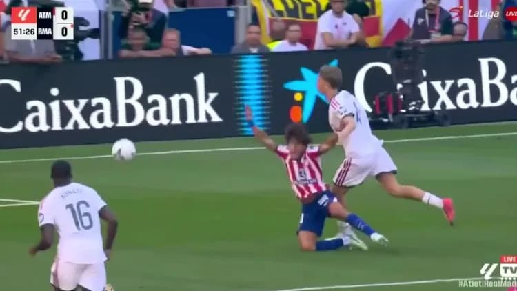 CZERWONA KARTKA HUIJSENA I GOL Z KARNEGO DLA ATLETI [VIDEO]