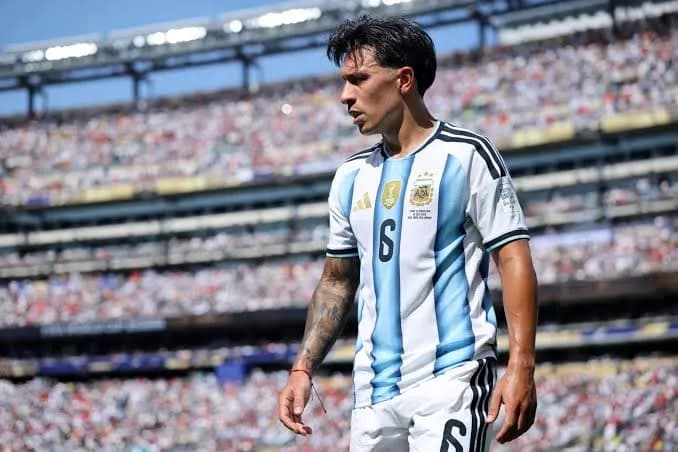 Lisandro Martinez skrytykował dyrektora sportowego United