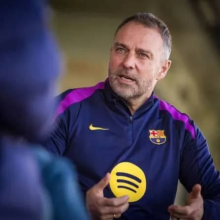 Hansi Flick wspiera Szczęsnego jako alternatywę w Barcelonie