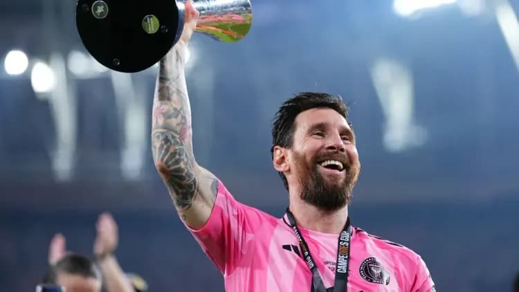 Lionel Messi przejmuje stery w Eldense
