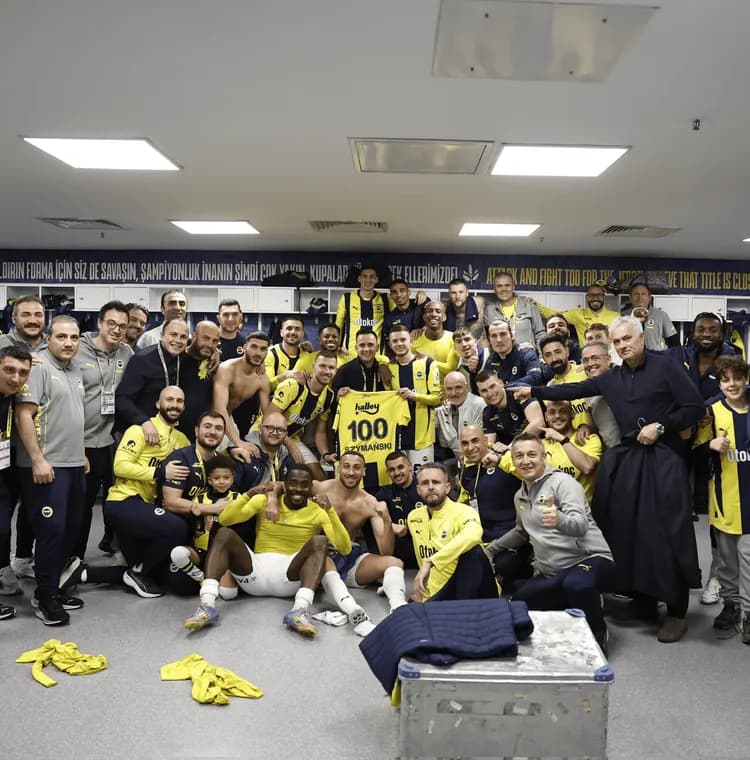 W Fenerbahce uhonorowali Sebastiana Szymańskiego!