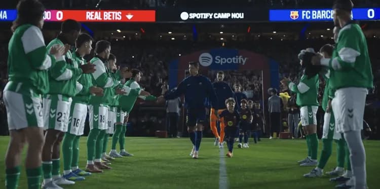 Lewandowski jako kapitan poprowadził FC Barcelonę przez mistrzowski szpaler!