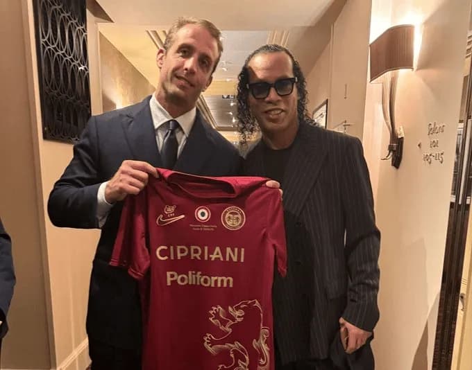 Ronaldinho wraca do włoskiej piłki!