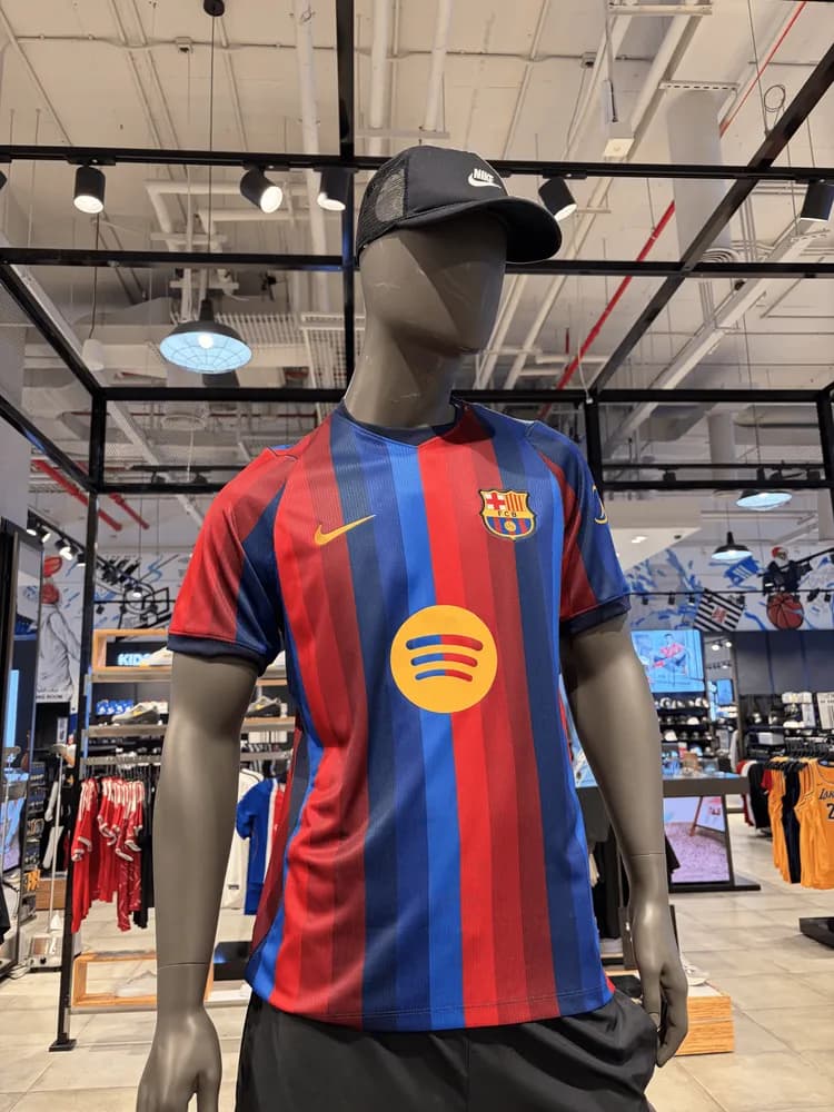 Nike ruszył ze sprzedażą koszulek Barcelony na nowy sezon... przed oficjalną premierą!
