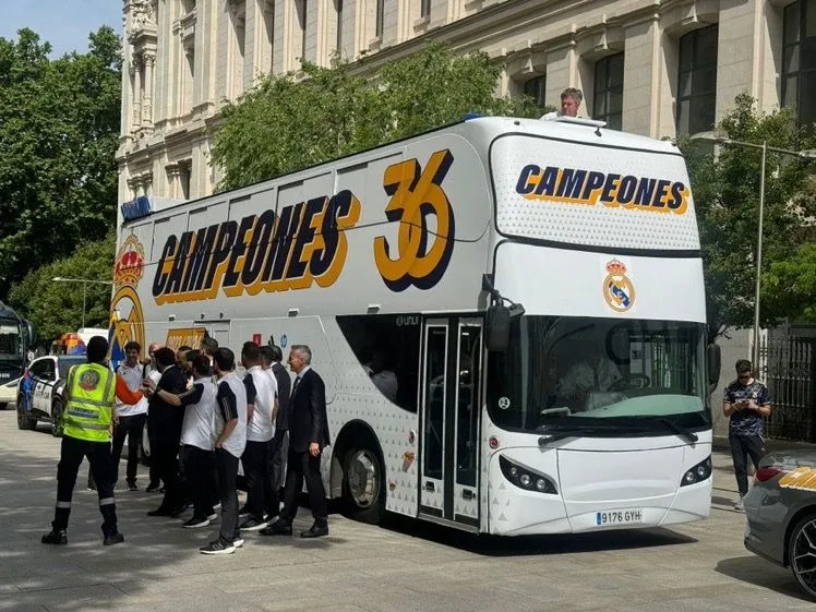 Autobus Realu Madryt podczas fety mistrzowskiej