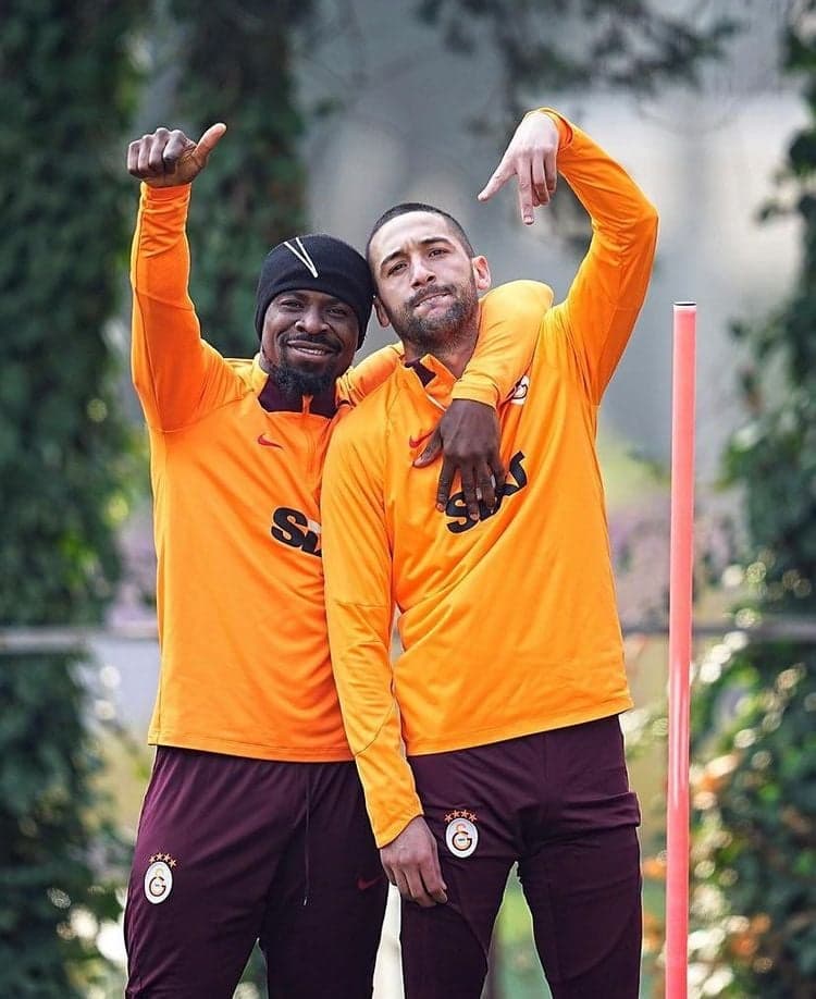 Aurier i Ziyech pozdrawiają z treningu Galatasaray