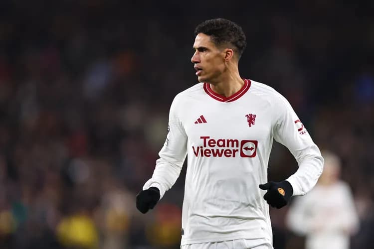 Tyle Manchester United zaoszczędzi po odejściu Varane'a i Martiala! 