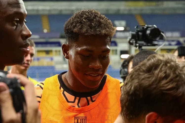 Zion Suzuki w Aston Villi: nowy bramkarz dołącza do klubu
