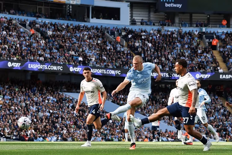 Erling Haaland dogania legendę Manchesteru City w Lidze Mistrzów