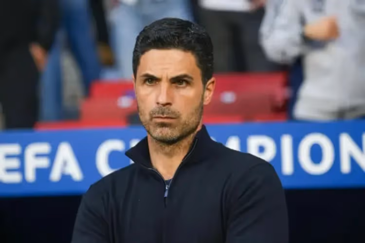 Mikel Arteta pozostaje w Arsenalu na dłużej