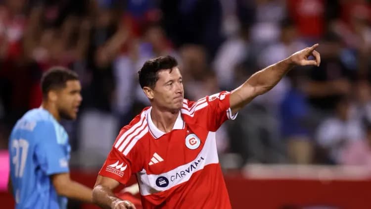 Problemy Chicago Fire przyciągają uwagę; Lewandowski w ogniu krytyki