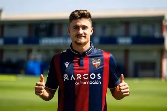 Efektowne nożyce Ivana Romero w meczu Villarreal - Levante