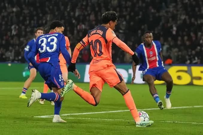 PSG pokonuje Barcelonę dzięki błyskowi Francuza