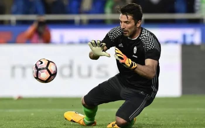 Juventus w dołku: Buffon wskazuje na brak Milika i Grabary