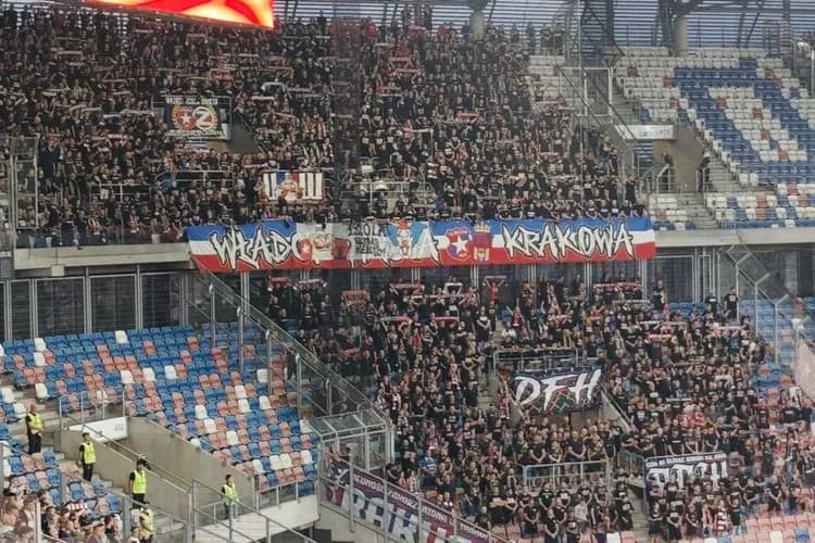 Kibice Wisły Kraków wracają na dobre na stadiony